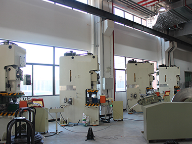 中山川井-全自動沖床 中山川井-全自動沖床